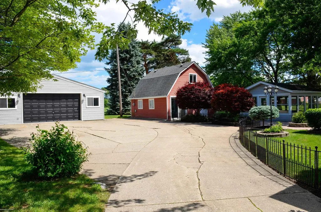 50400 Fairchild Road Chesterfield Township MI 48051