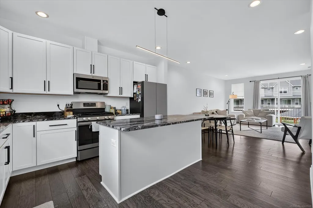 3981 Trailway Commons Circle Auburn Hills City MI 48326
