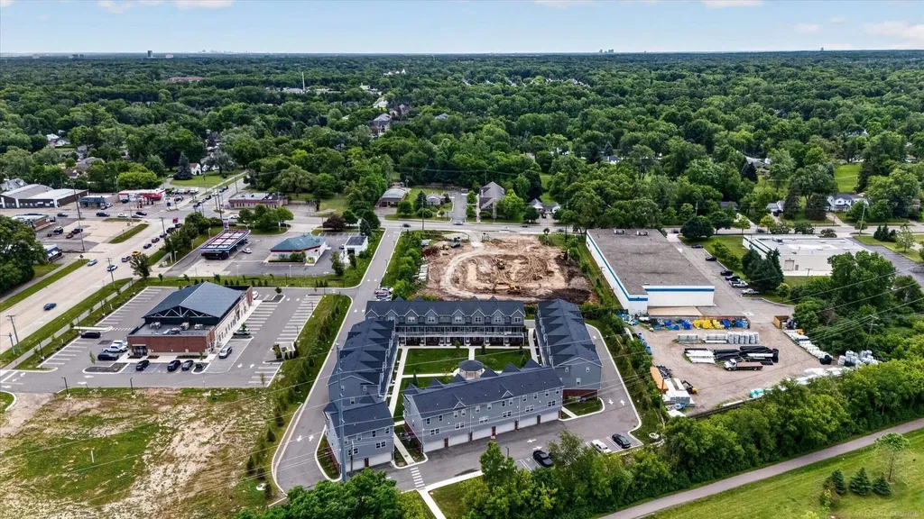 3981 Trailway Commons Circle Auburn Hills City MI 48326