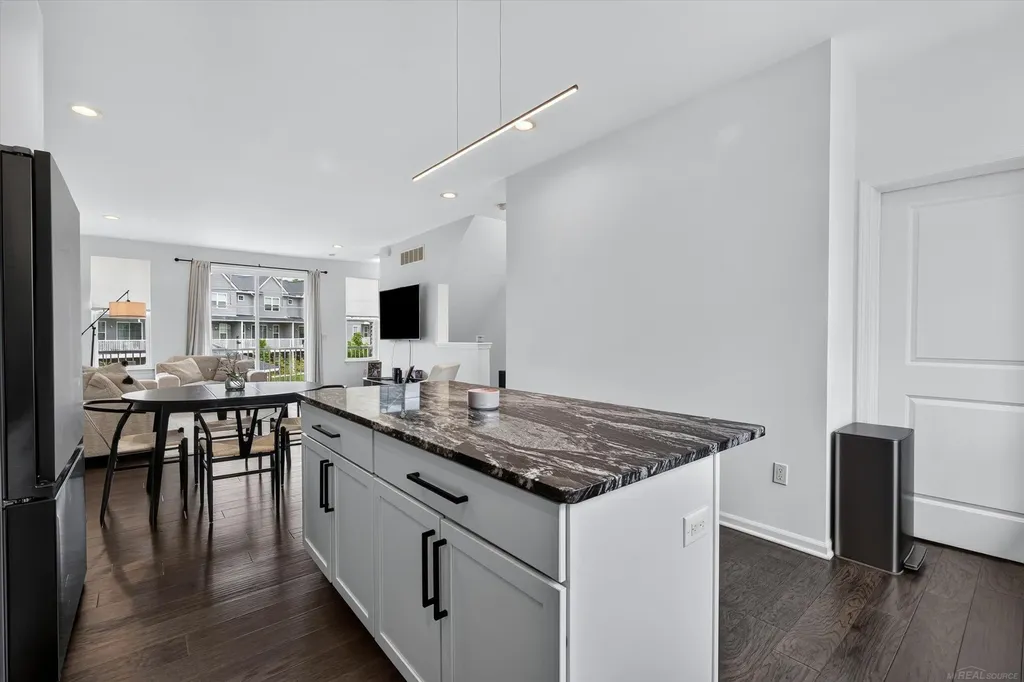 3981 Trailway Commons Circle Auburn Hills City MI 48326