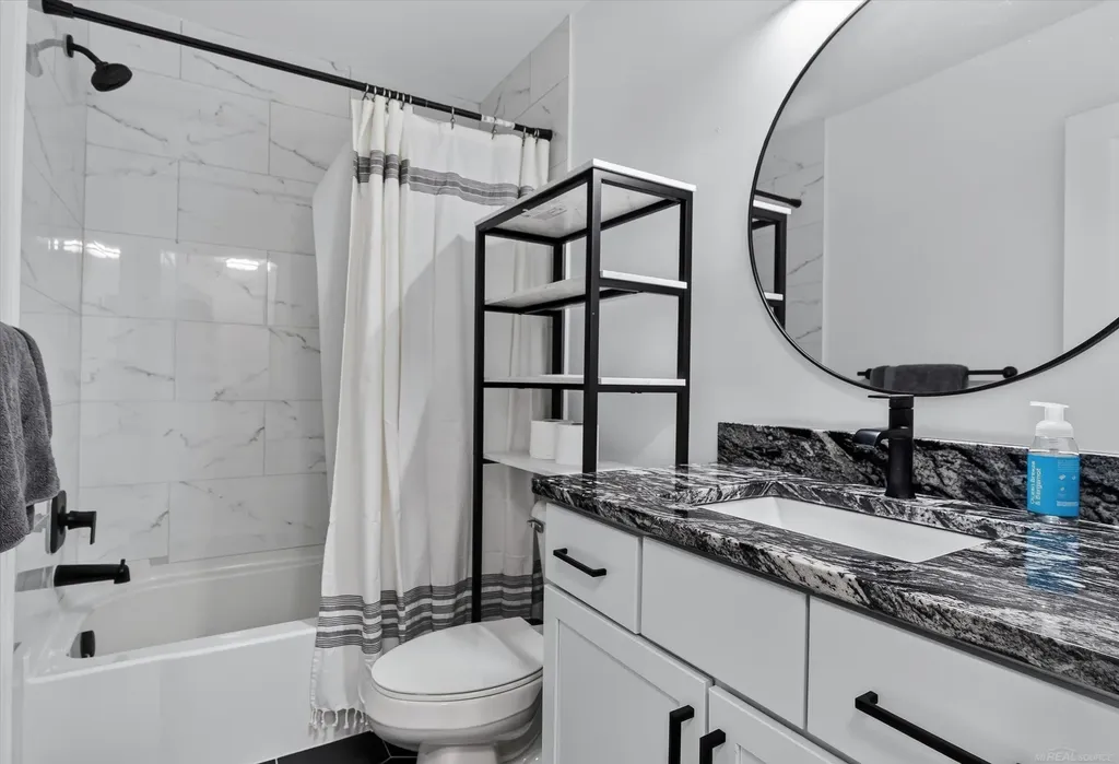 3981 Trailway Commons Circle Auburn Hills City MI 48326