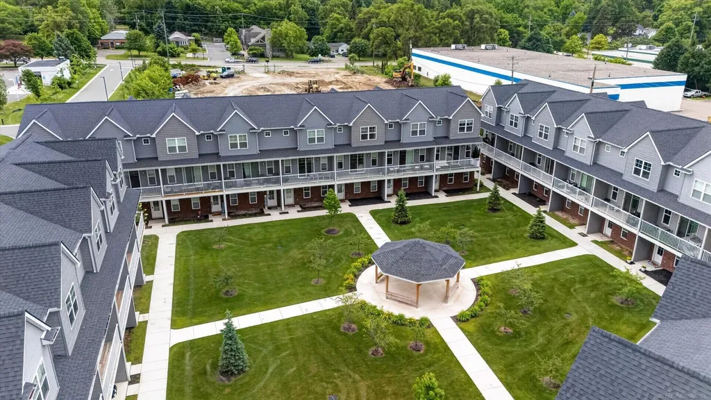 3981 Trailway Commons Circle Auburn Hills City MI 48326
