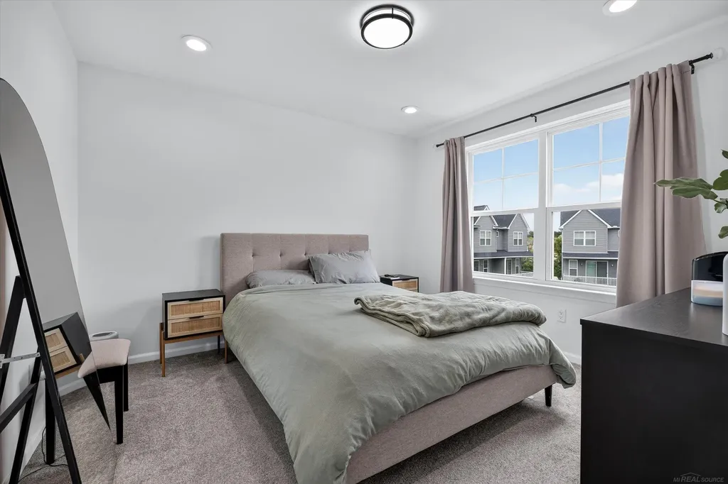 3981 Trailway Commons Circle Auburn Hills City MI 48326