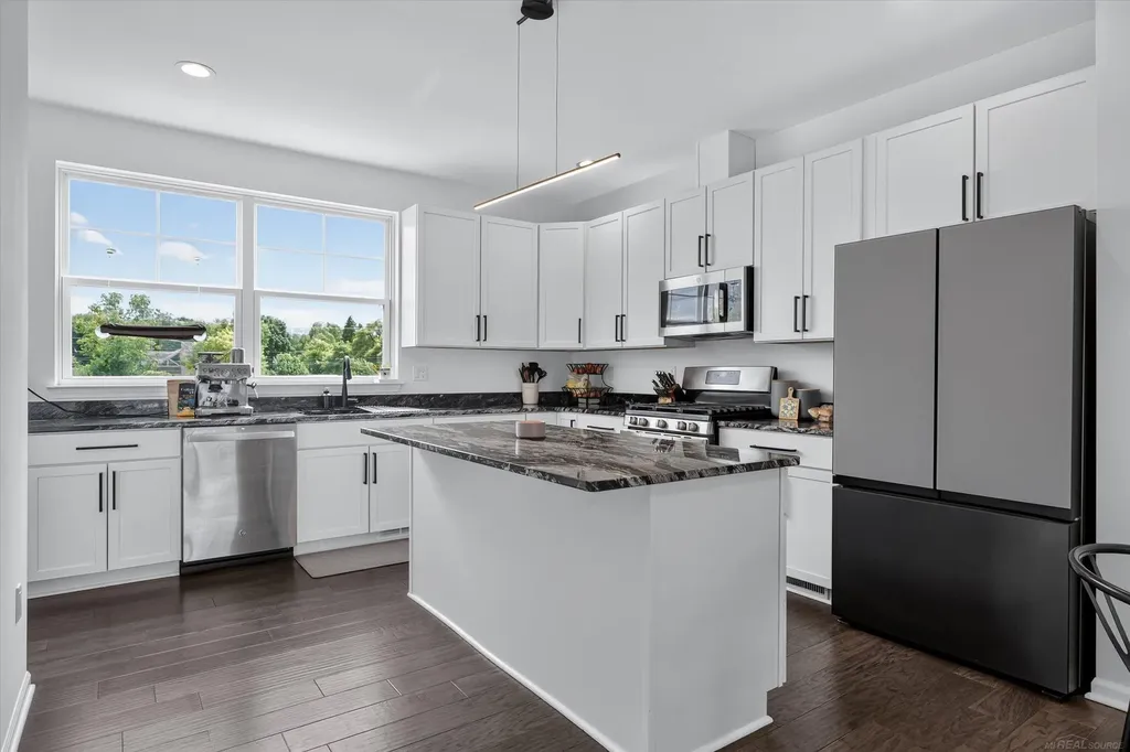 3981 Trailway Commons Circle Auburn Hills City MI 48326