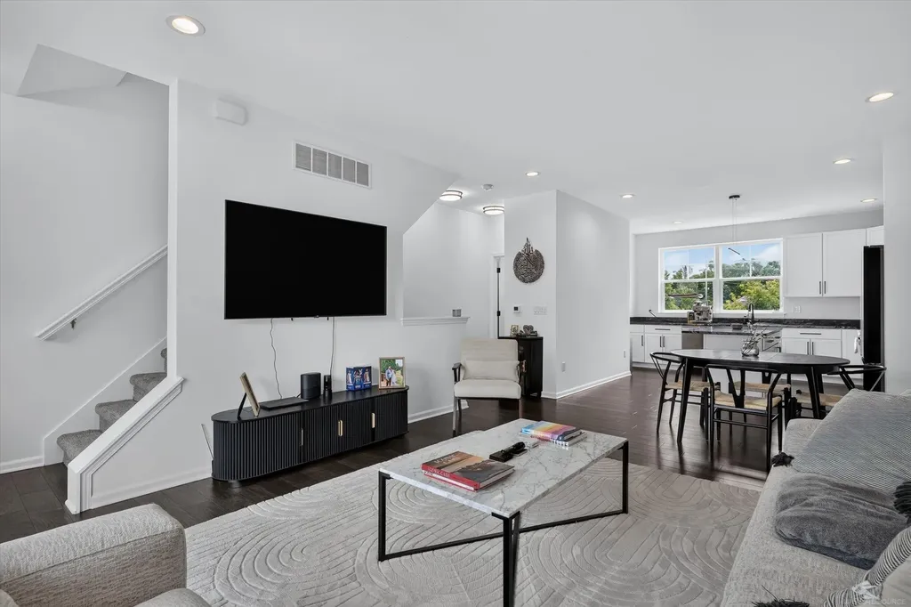 3981 Trailway Commons Circle Auburn Hills City MI 48326