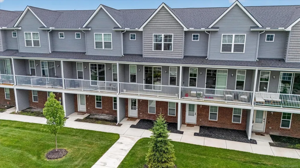 3981 Trailway Commons Circle Auburn Hills City MI 48326