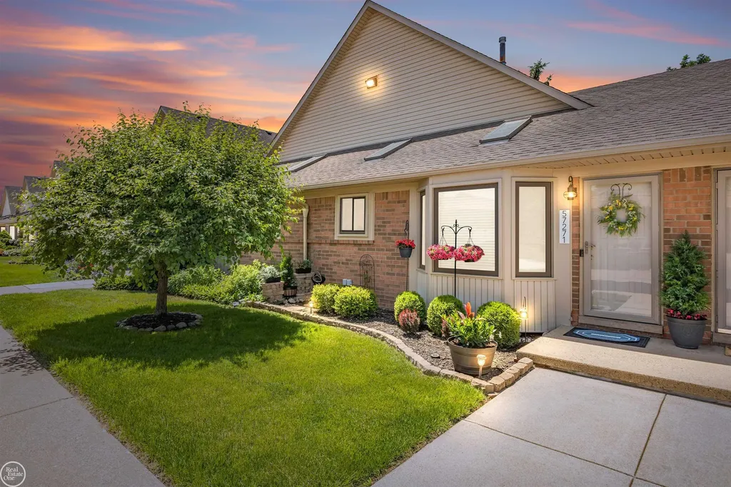 57271 Silver Maple Drive Washington Township MI 48094