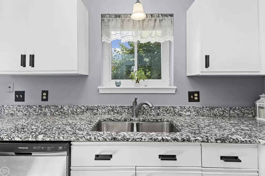 57271 Silver Maple Drive Washington Township MI 48094