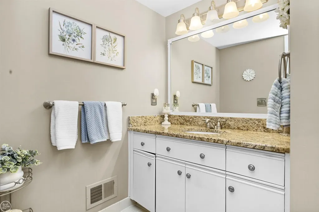 57271 Silver Maple Drive Washington Township MI 48094