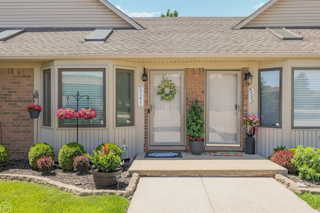 57271 Silver Maple Drive Washington Township MI 48094