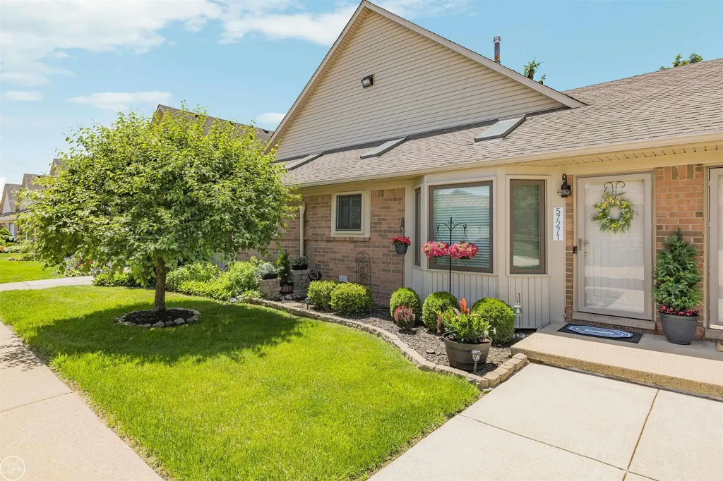 57271 Silver Maple Drive Washington Township MI 48094