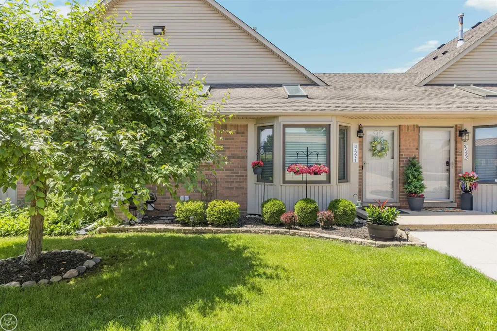 57271 Silver Maple Drive Washington Township MI 48094
