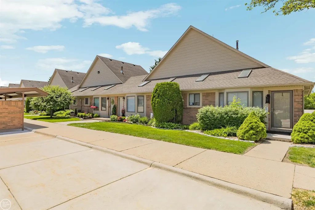 57271 Silver Maple Drive Washington Township MI 48094