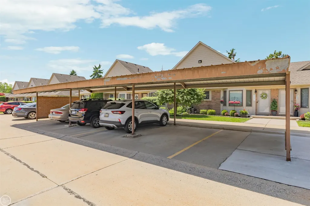 57271 Silver Maple Drive Washington Township MI 48094