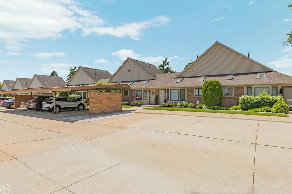 57271 Silver Maple Drive Washington Township MI 48094