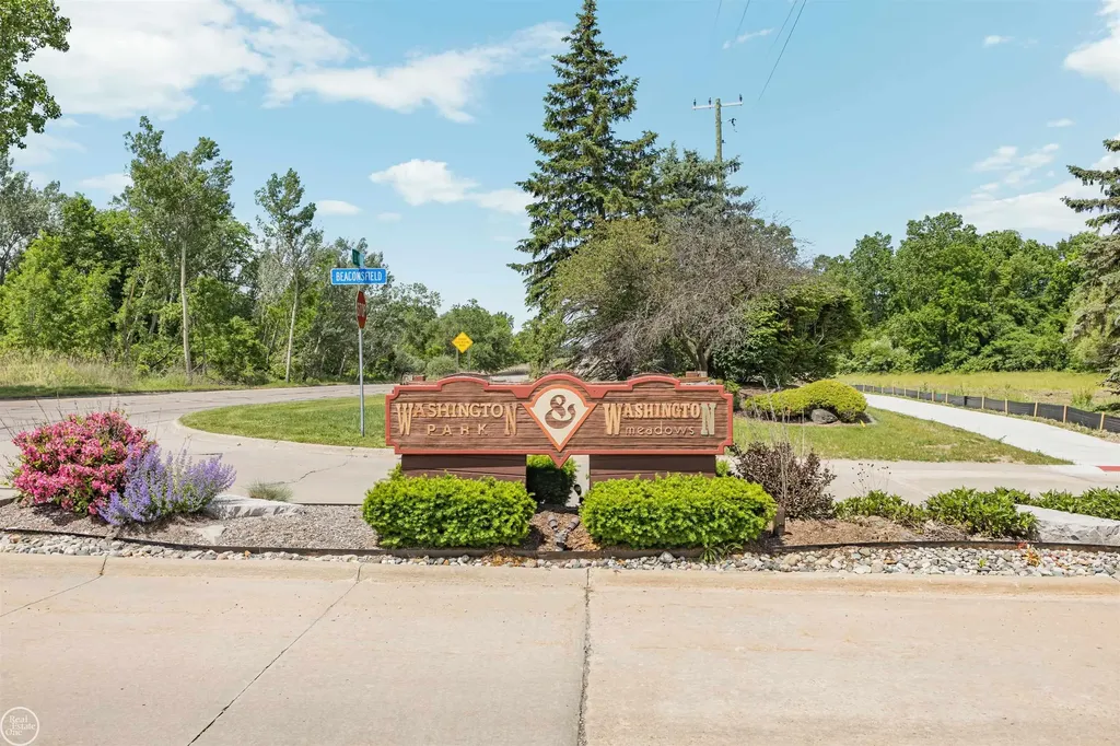 57271 Silver Maple Drive Washington Township MI 48094
