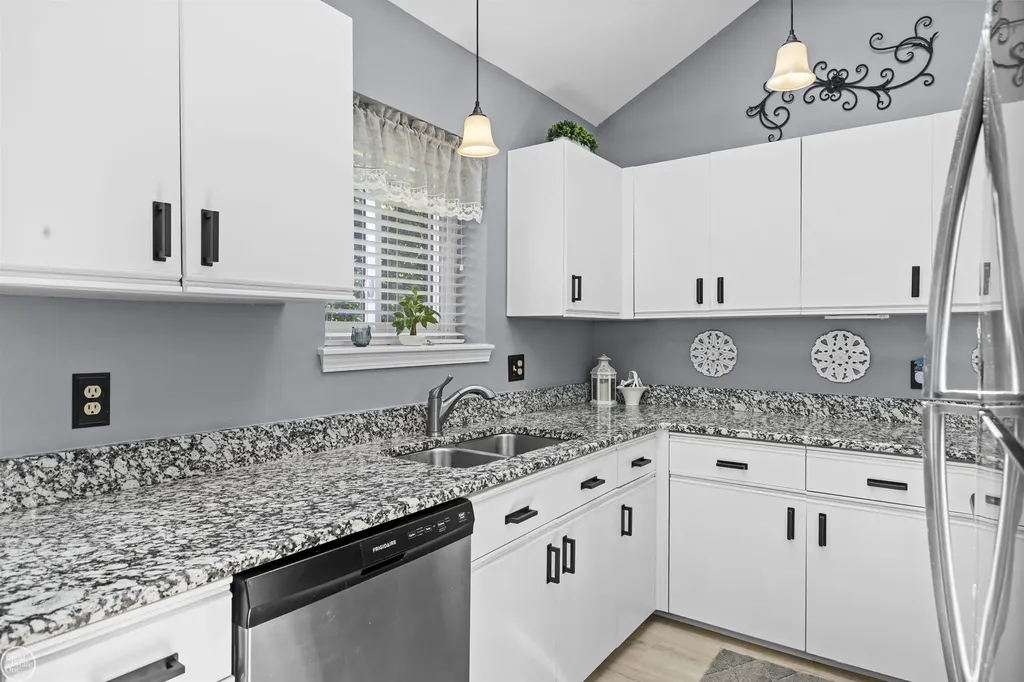57271 Silver Maple Drive Washington Township MI 48094