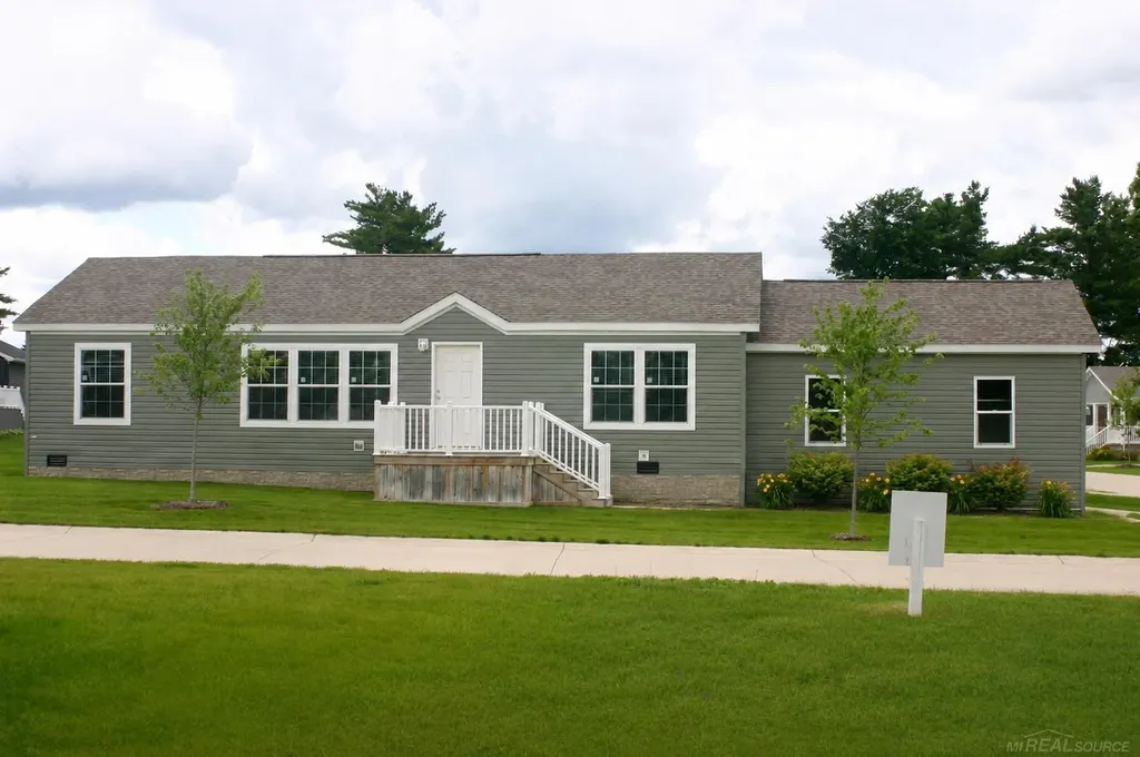 2776 Pinellas Court Lapeer Township MI 48446