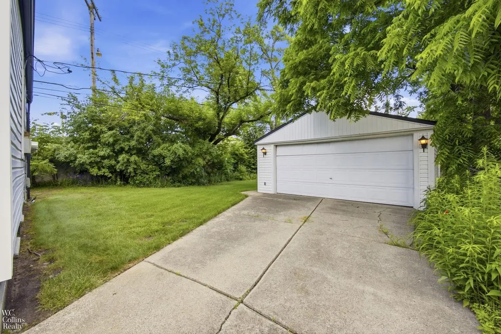 2446 Harvard Road Berkley City MI 48072