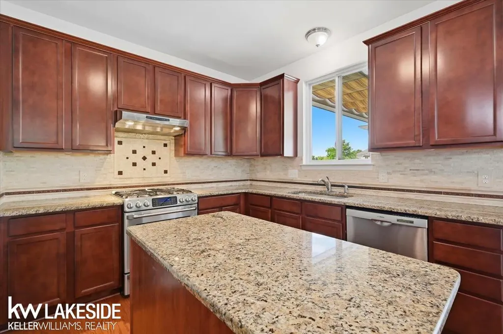 21965 Bellewood Drive Macomb Township MI 48044