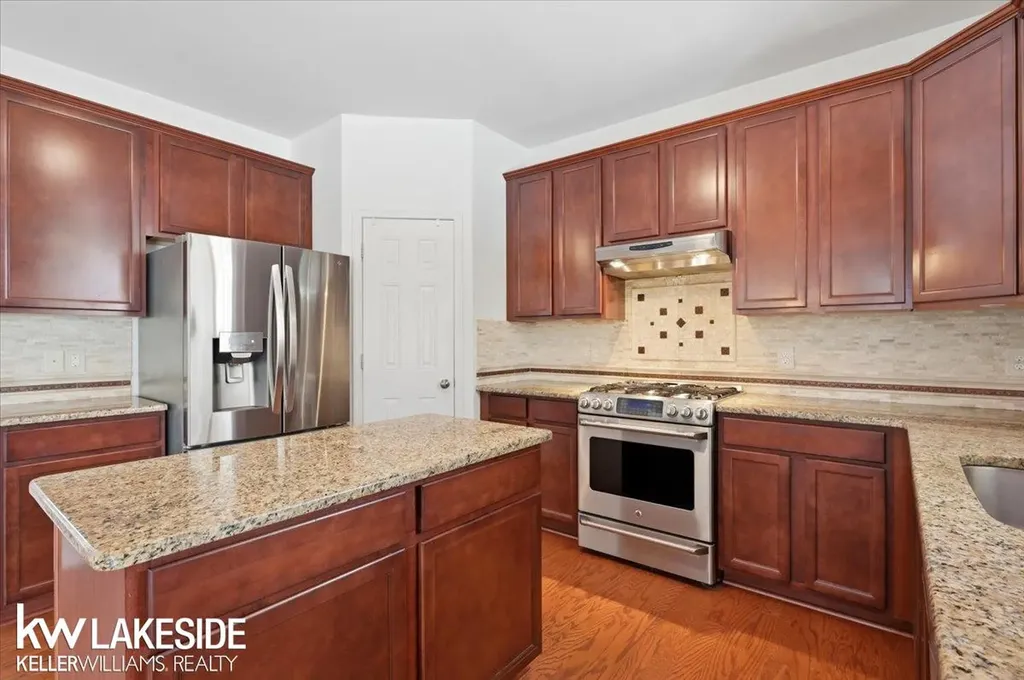 21965 Bellewood Drive Macomb Township MI 48044