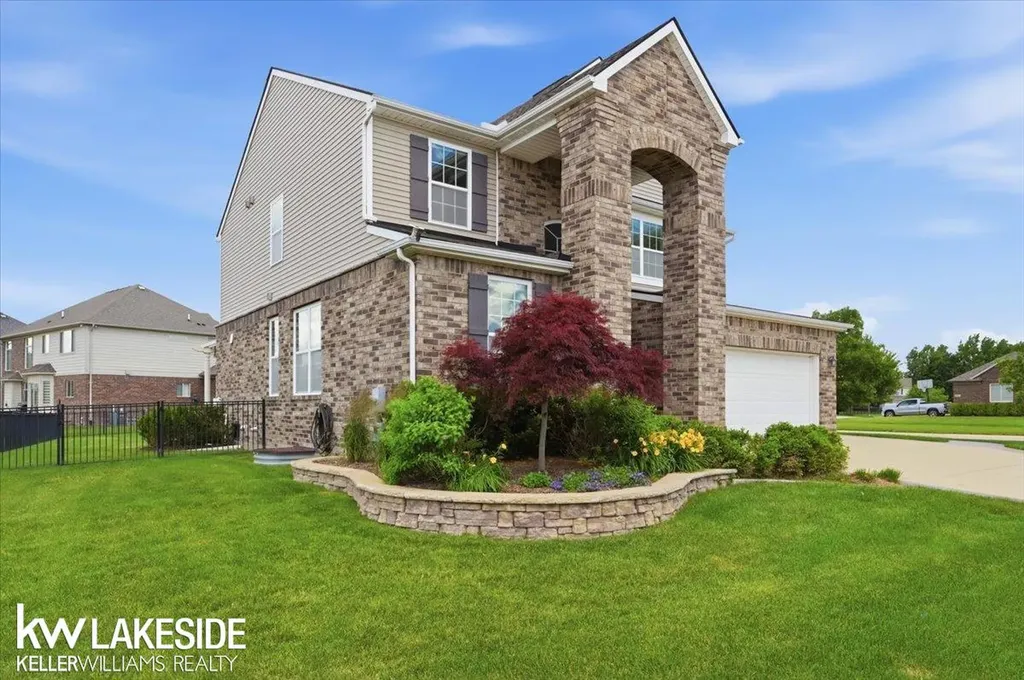 21965 Bellewood Drive Macomb Township MI 48044