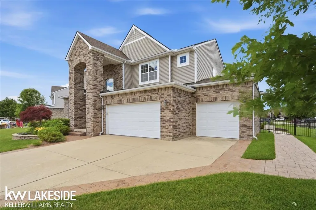 21965 Bellewood Drive Macomb Township MI 48044