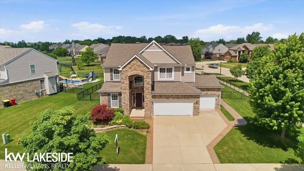 21965 Bellewood Drive Macomb Township MI 48044