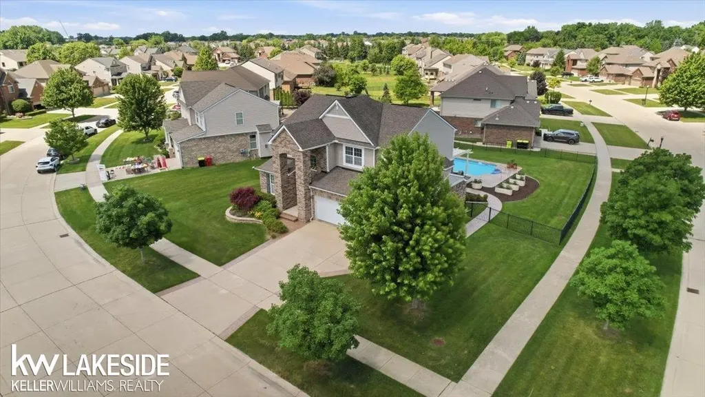 21965 Bellewood Drive Macomb Township MI 48044