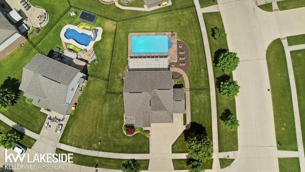 21965 Bellewood Drive Macomb Township MI 48044