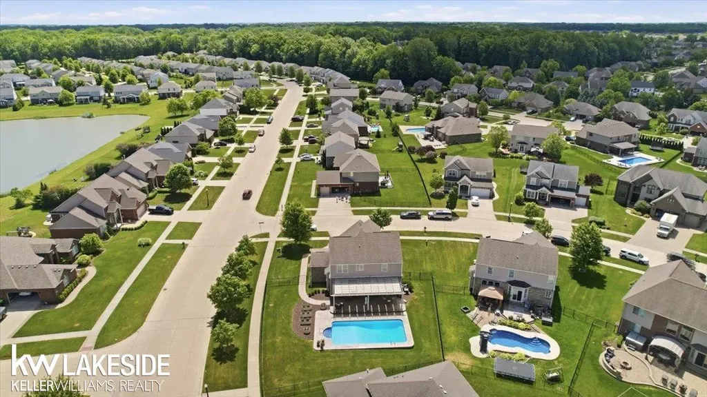 21965 Bellewood Drive Macomb Township MI 48044