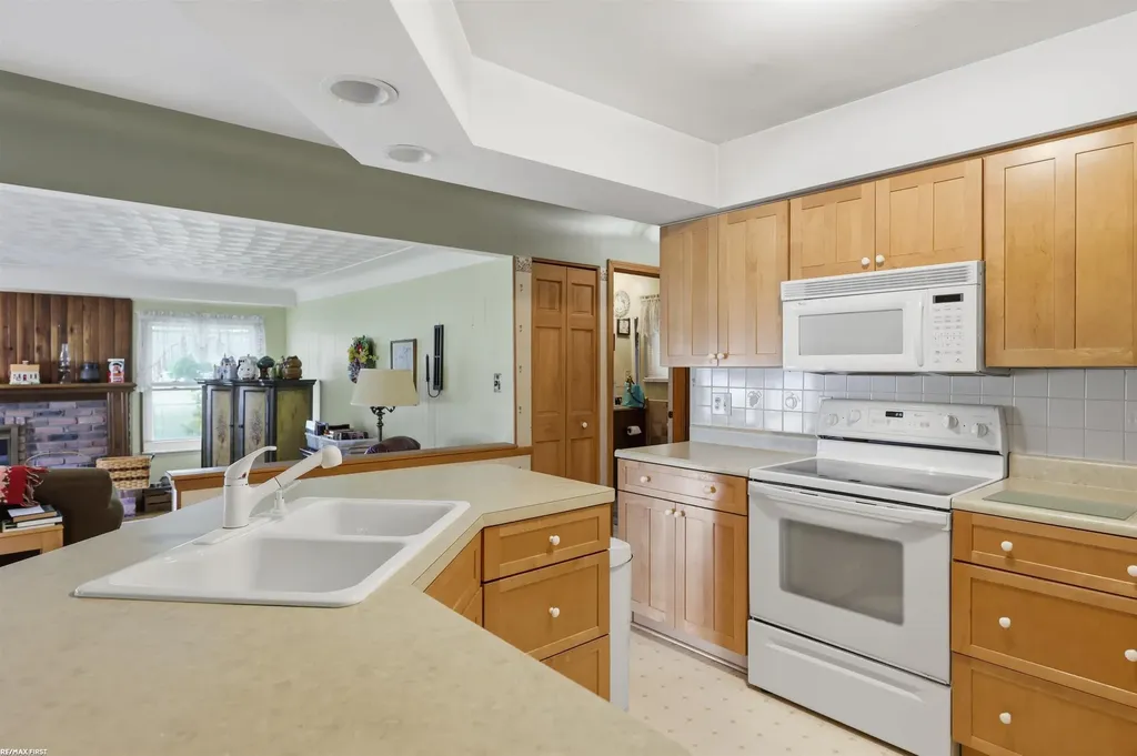 53375 Mark Drive Shelby Charter Township MI 48316