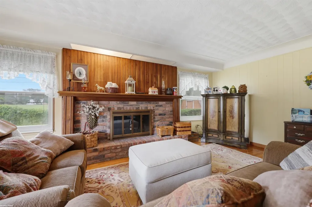 53375 Mark Drive Shelby Charter Township MI 48316