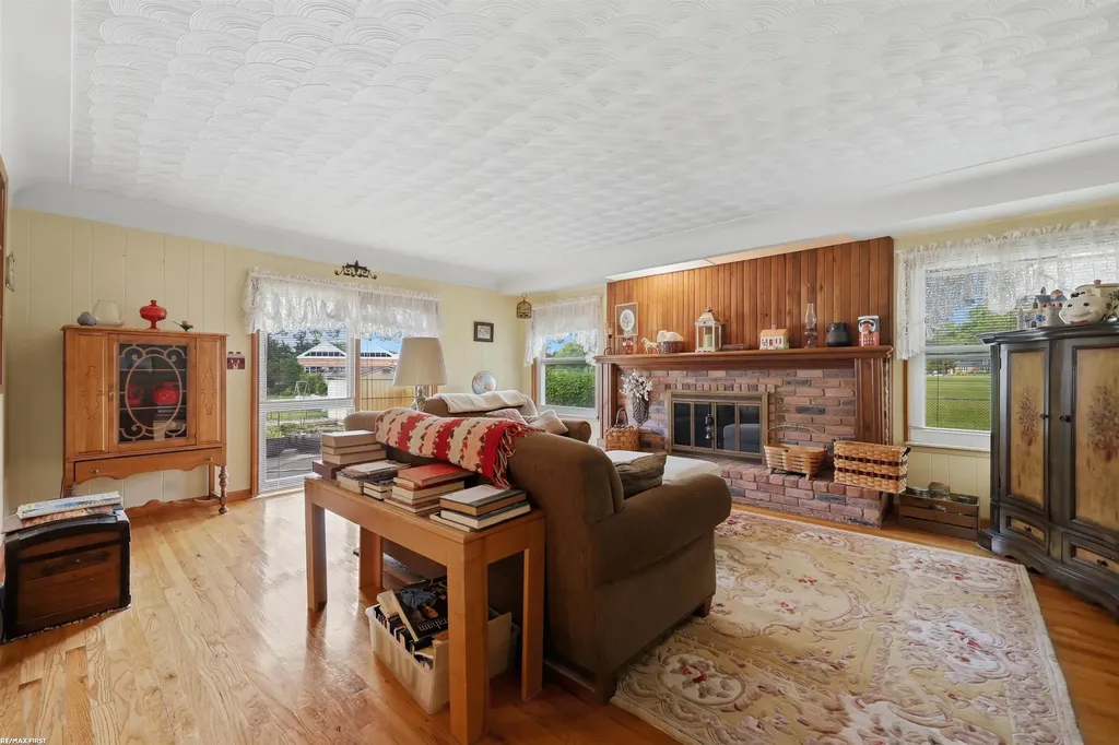 53375 Mark Drive Shelby Charter Township MI 48316
