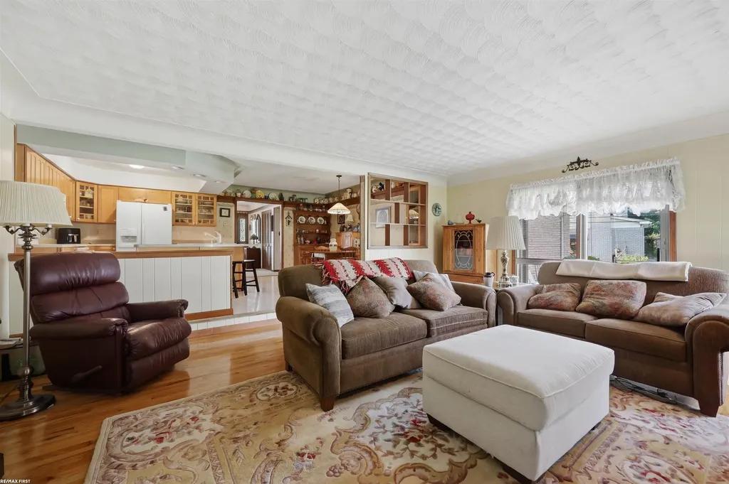 53375 Mark Drive Shelby Charter Township MI 48316