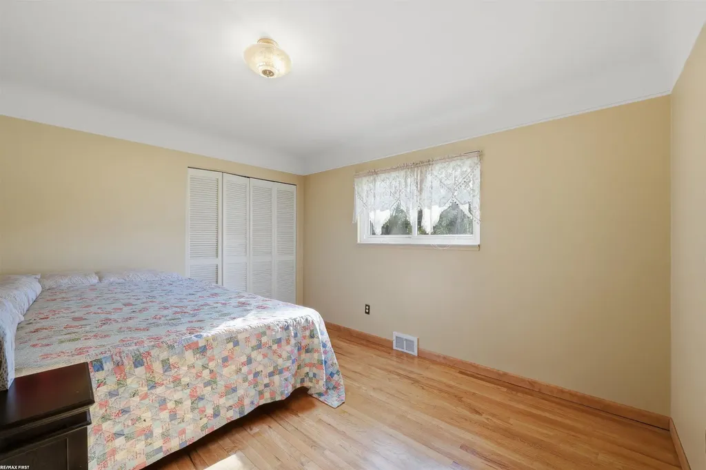 53375 Mark Drive Shelby Charter Township MI 48316