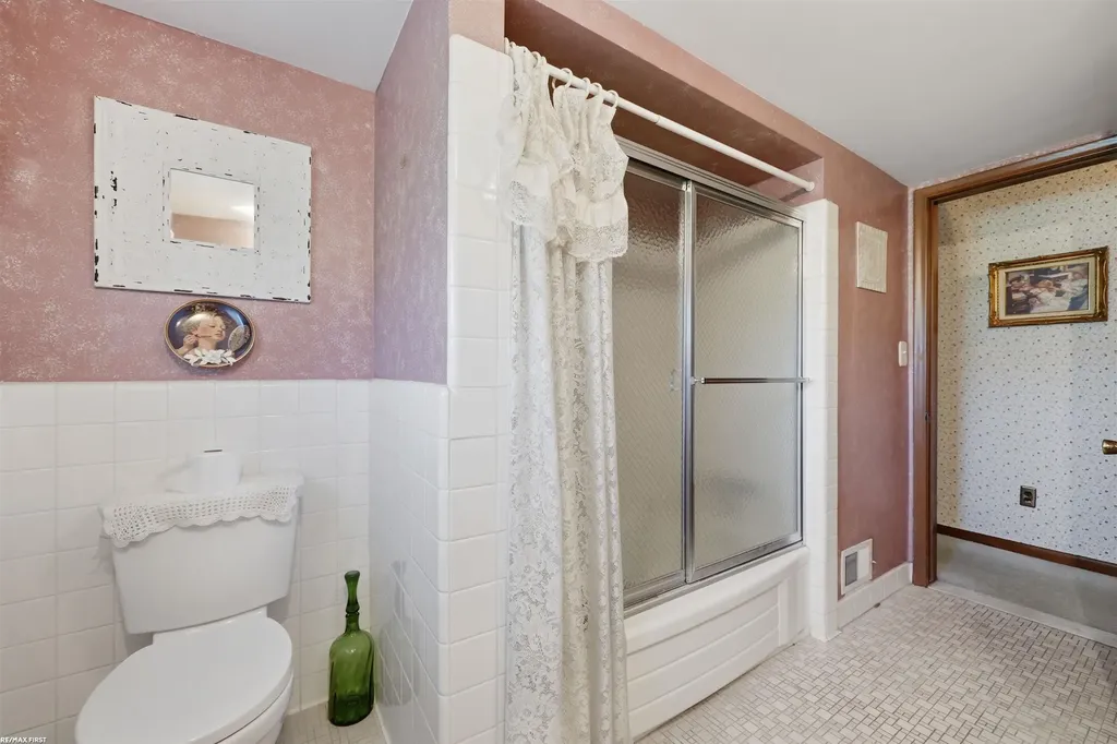 53375 Mark Drive Shelby Charter Township MI 48316