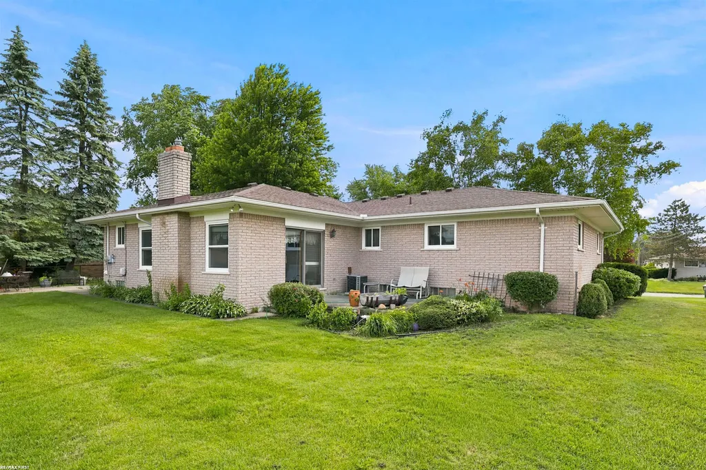 53375 Mark Drive Shelby Charter Township MI 48316