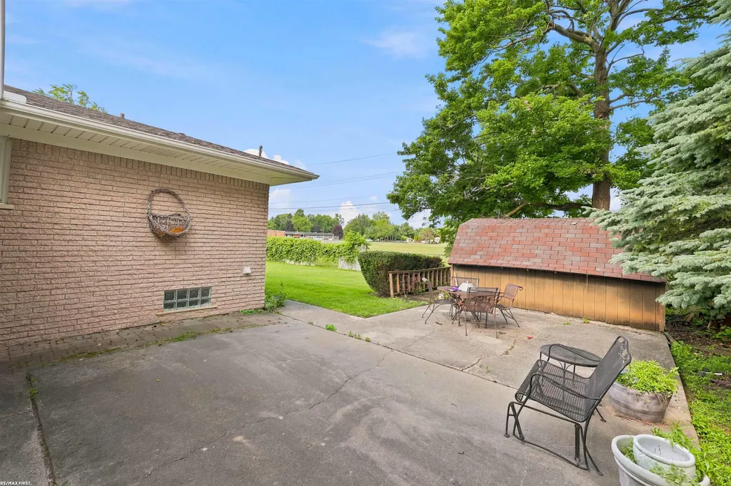 53375 Mark Drive Shelby Charter Township MI 48316