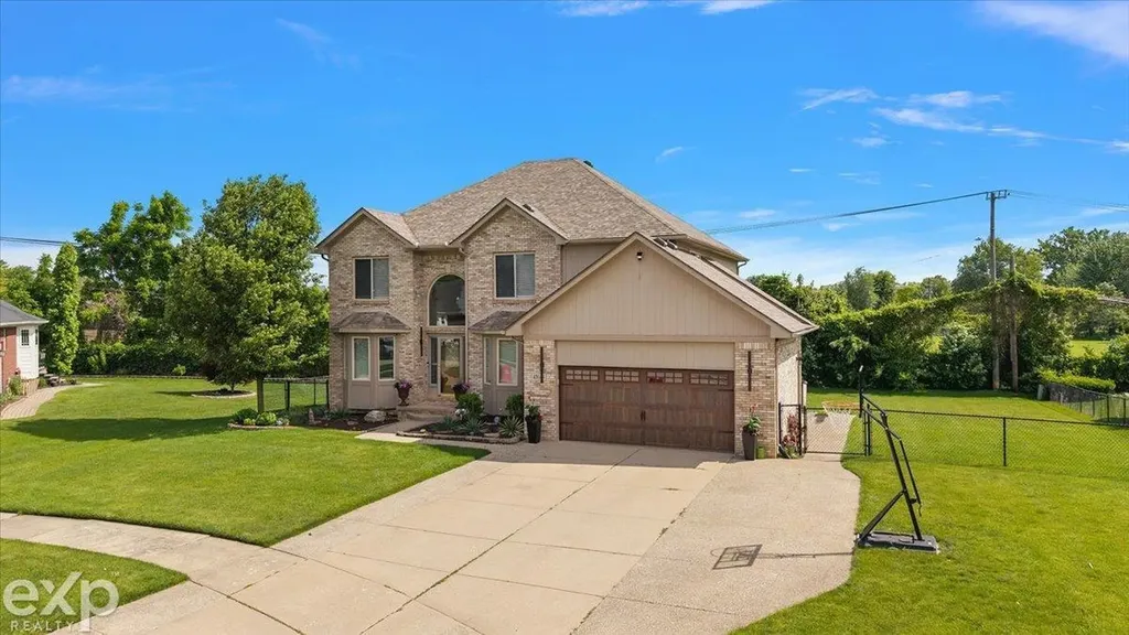 47645 Burlingame Drive Chesterfield Township MI 48047