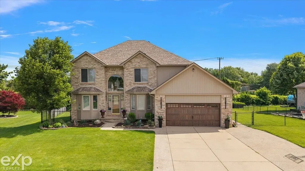 47645 Burlingame Drive Chesterfield Township MI 48047