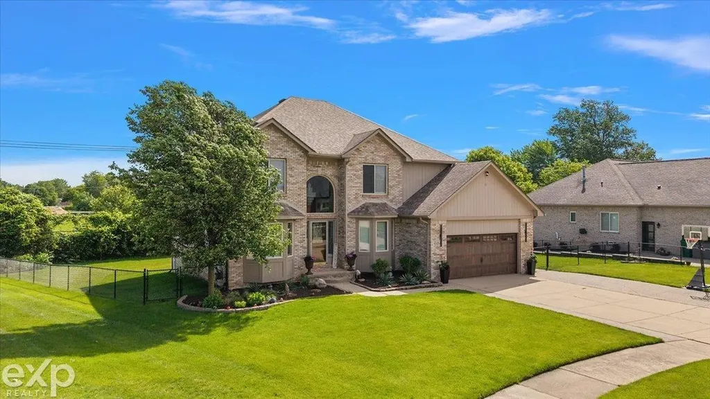 47645 Burlingame Drive Chesterfield Township MI 48047