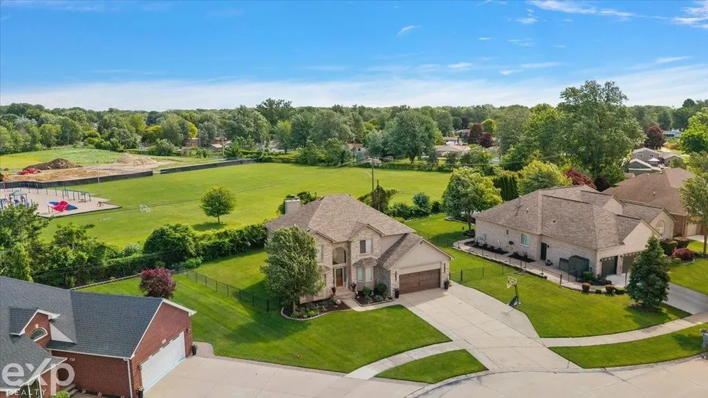 47645 Burlingame Drive Chesterfield Township MI 48047