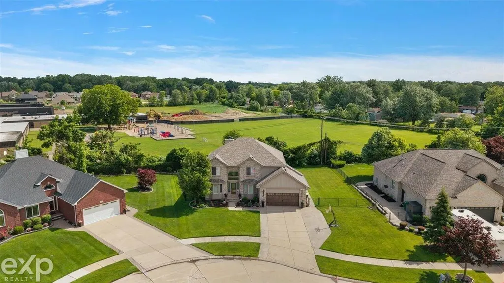 47645 Burlingame Drive Chesterfield Township MI 48047