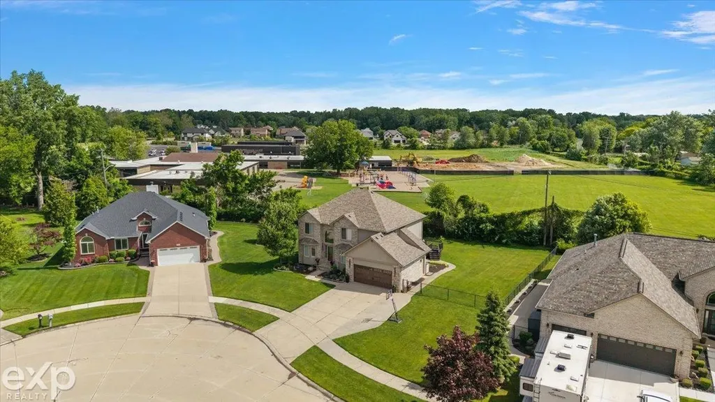 47645 Burlingame Drive Chesterfield Township MI 48047