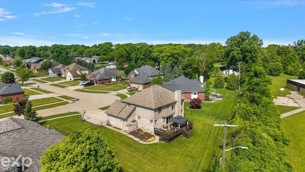 47645 Burlingame Drive Chesterfield Township MI 48047