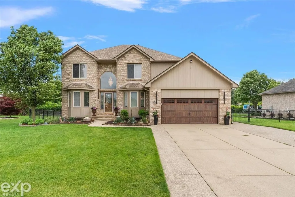 47645 Burlingame Drive Chesterfield Township MI 48047