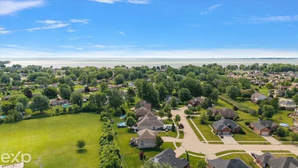 47645 Burlingame Drive Chesterfield Township MI 48047