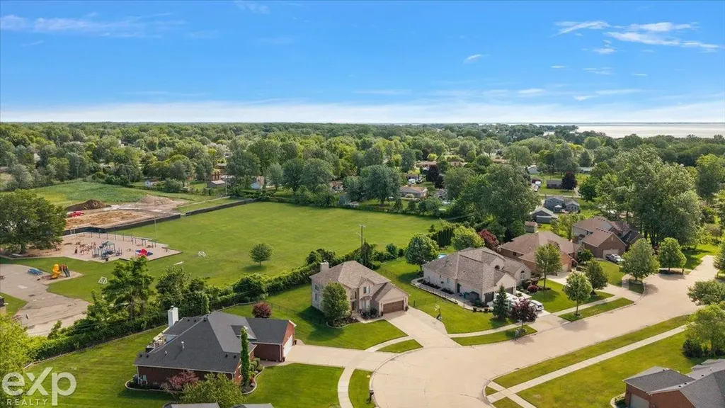 47645 Burlingame Drive Chesterfield Township MI 48047