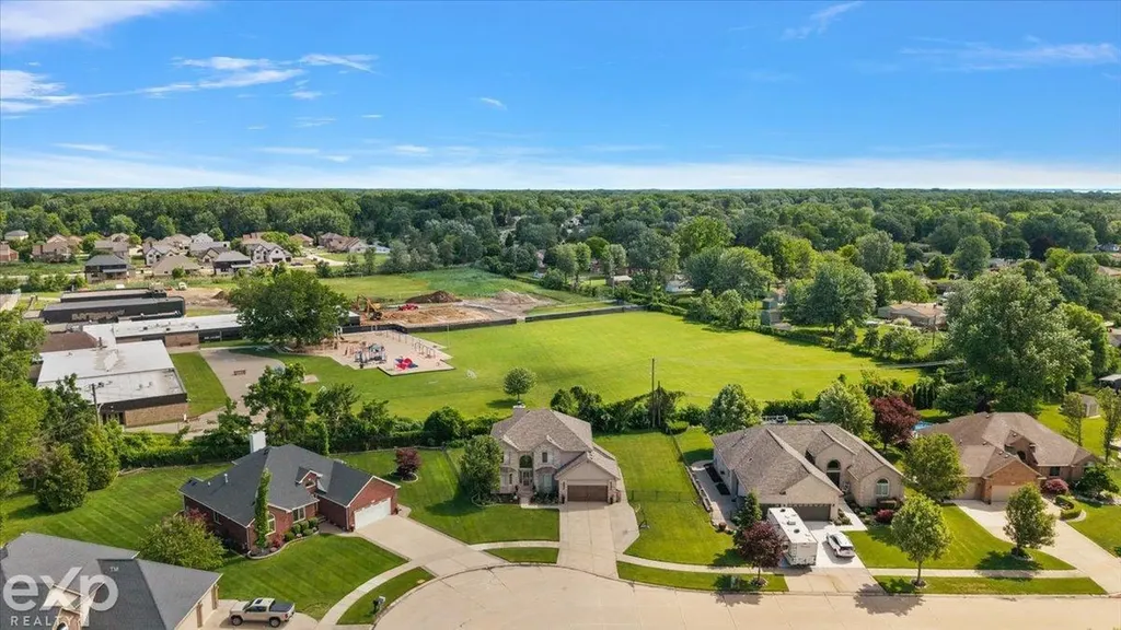 47645 Burlingame Drive Chesterfield Township MI 48047
